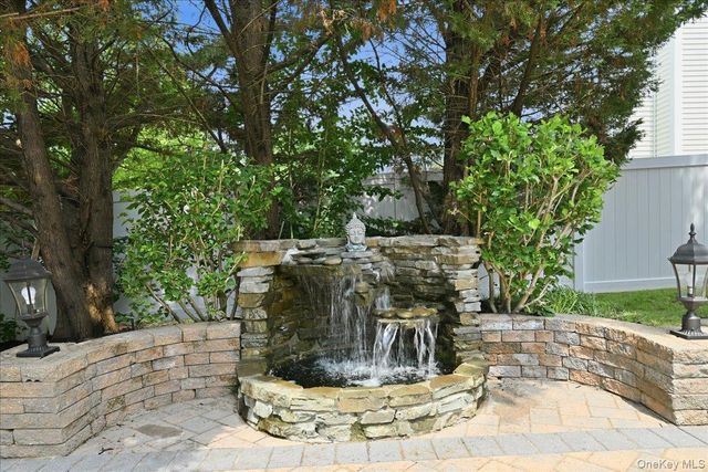 4 Corin Court, Syosset, NY 11791