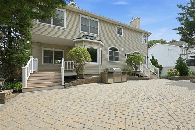 4 Corin Court, Syosset, NY 11791