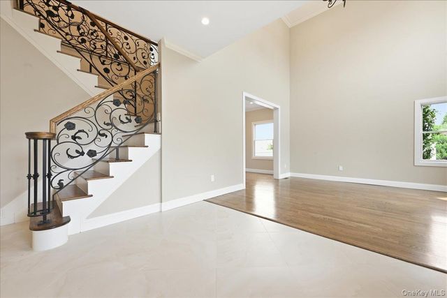 4 Corin Court, Syosset, NY 11791