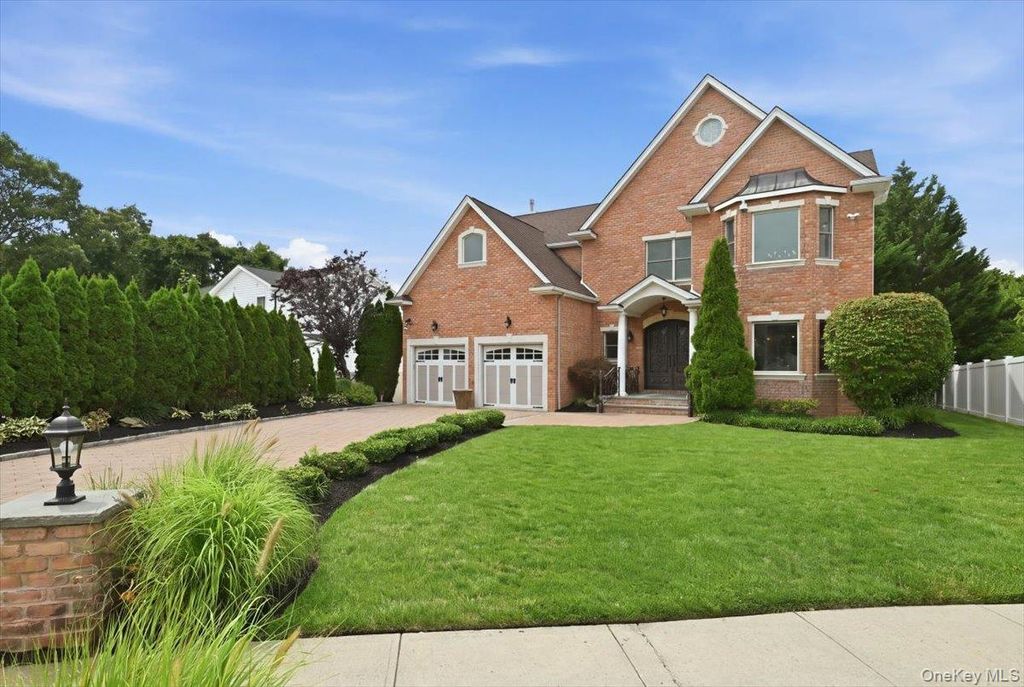 4 Corin Court, Syosset, NY 11791 — photo 4