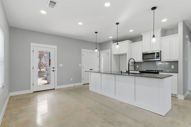 1004 W Hanna Street, Denison, TX 75020