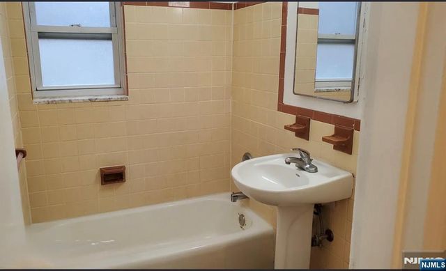 62 Regency Park, Ramsey, NJ 07446