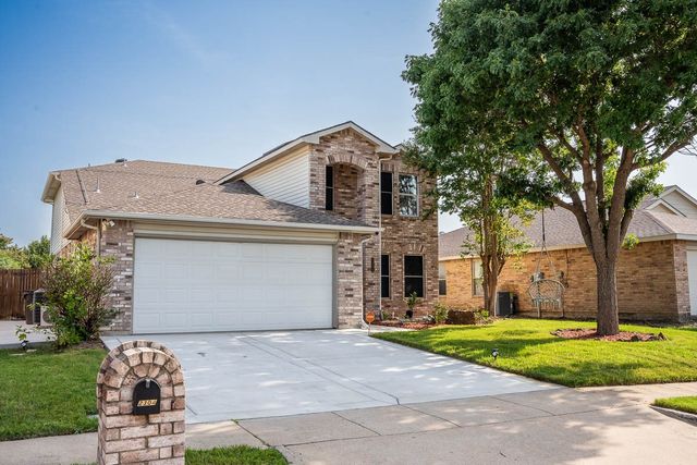 2304 Red Oak Drive, Little Elm, TX 75068