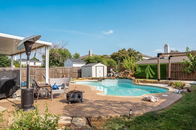 2304 Red Oak Drive, Little Elm, TX 75068