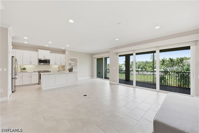 6966 Avalon CIR 908, Naples, FL 34112