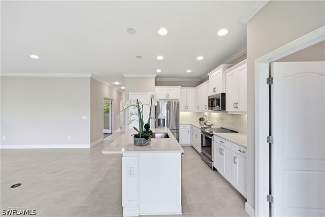 6966 Avalon CIR 908, Naples, FL 34112