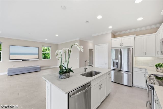 6966 Avalon CIR 908, Naples, FL 34112