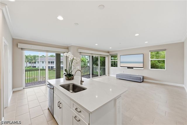 6966 Avalon CIR 908, Naples, FL 34112