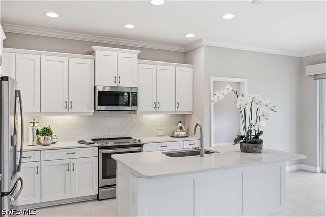 6966 Avalon CIR 908, Naples, FL 34112