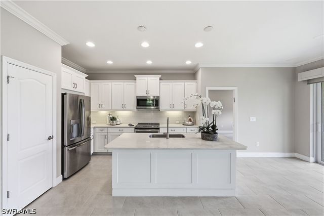 6966 Avalon CIR 908, Naples, FL 34112