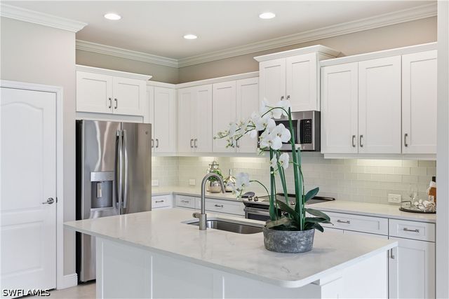 6966 Avalon CIR 908, Naples, FL 34112