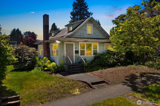 911 N 77th Street, Seattle, WA 98103