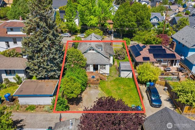 911 N 77th Street, Seattle, WA 98103