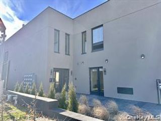 362 W MERRICK Road 207, Valley Stream, NY 11580
