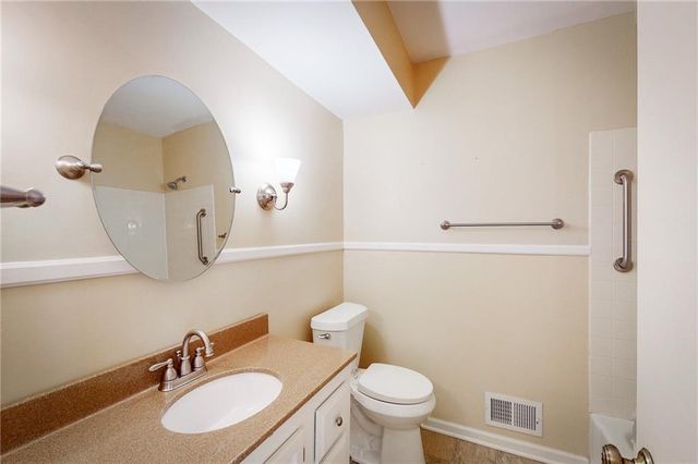 8432 Evanston Avenue, Raytown, MO 64138