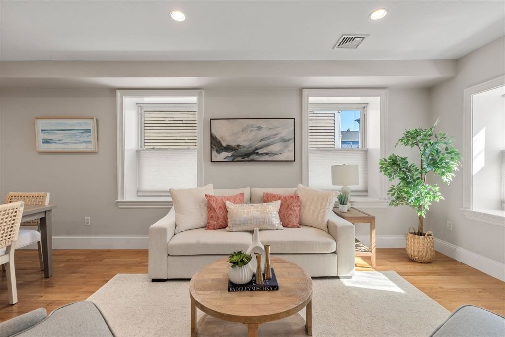 120 W 7th St 102, Boston, MA 02127