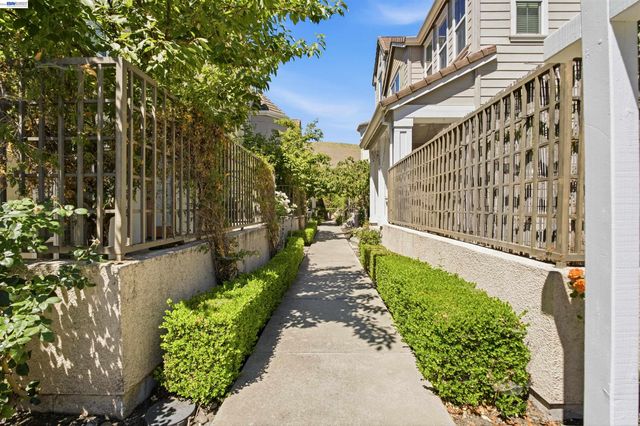 6010 Hillbrook Pl, Dublin, CA 94568