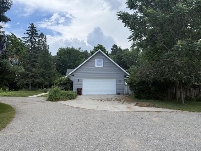 8518 3rd Street, Vestaburg, MI 48891