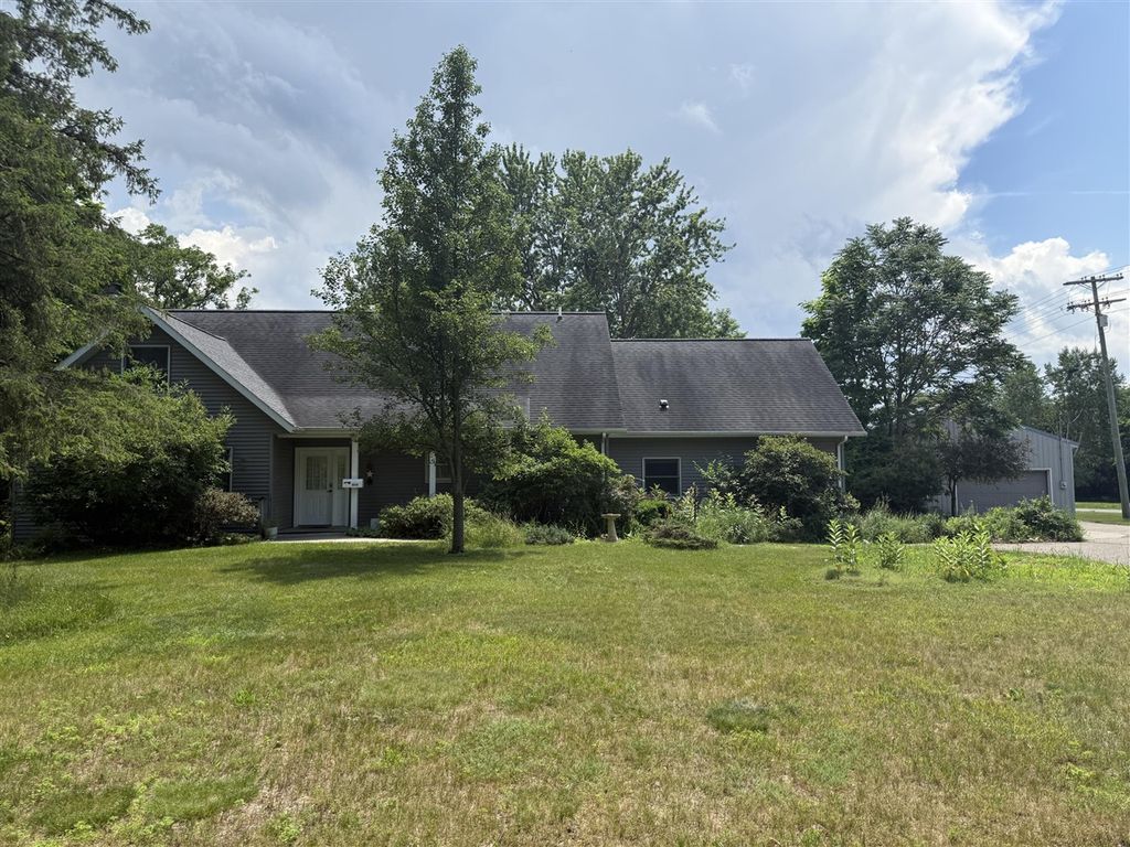 8518 3rd Street, Vestaburg, MI 48891