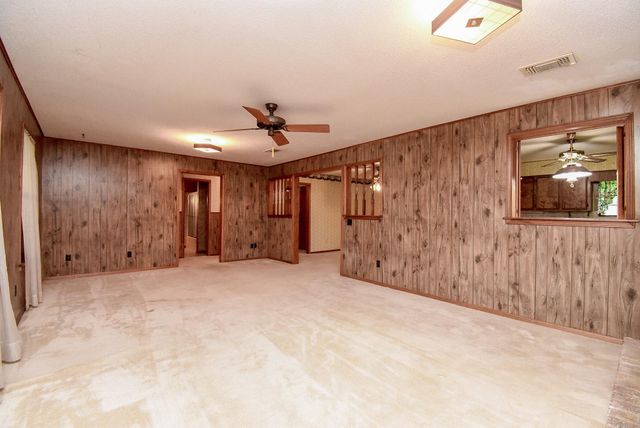 718 Partridge Lane, Eagle Lake, TX 77434