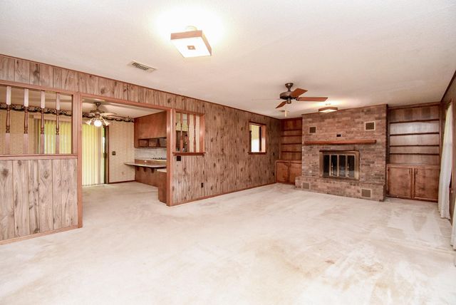718 Partridge Lane, Eagle Lake, TX 77434