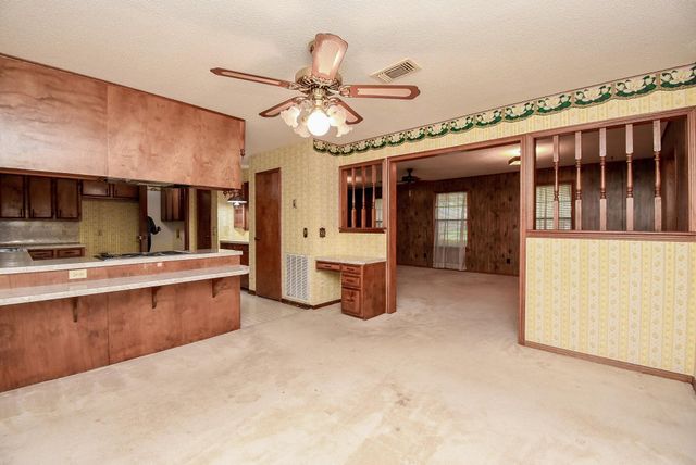 718 Partridge Lane, Eagle Lake, TX 77434