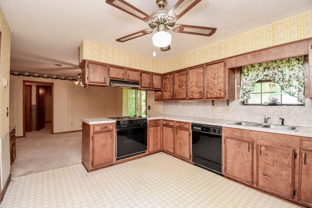 718 Partridge Lane, Eagle Lake, TX 77434