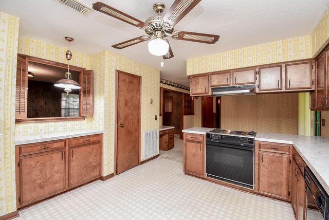 718 Partridge Lane, Eagle Lake, TX 77434