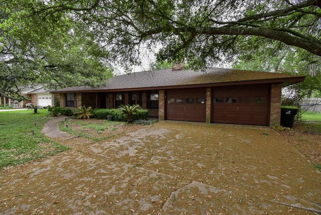718 Partridge Lane, Eagle Lake, TX 77434