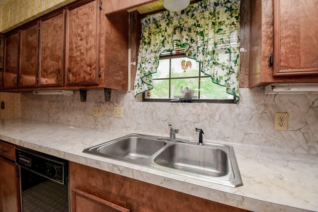 718 Partridge Lane, Eagle Lake, TX 77434