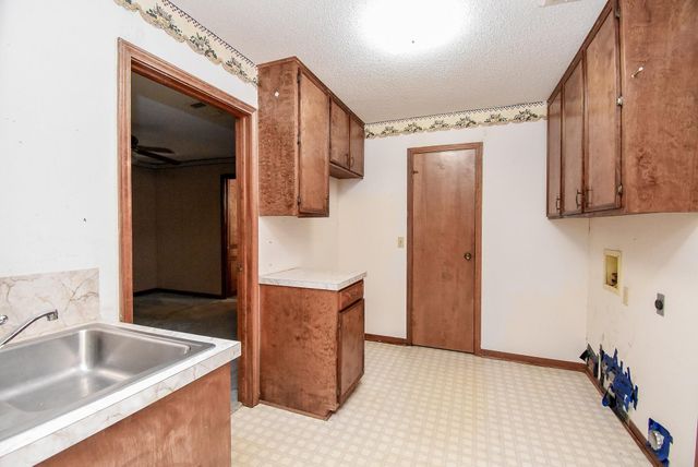 718 Partridge Lane, Eagle Lake, TX 77434