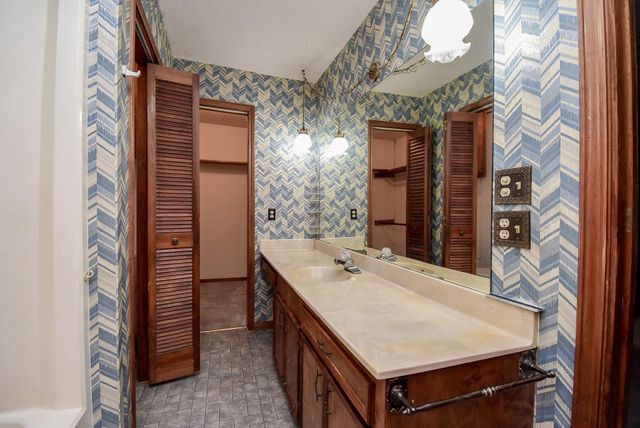 718 Partridge Lane, Eagle Lake, TX 77434
