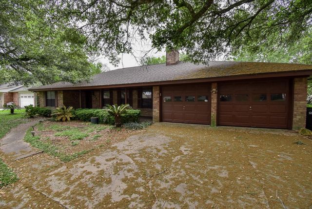 718 Partridge Lane, Eagle Lake, TX 77434