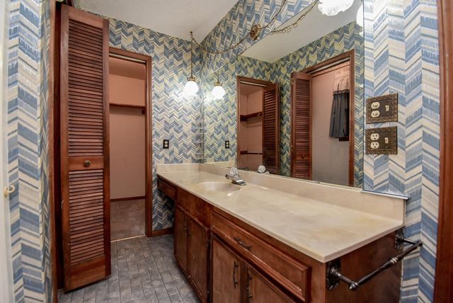 718 Partridge Lane, Eagle Lake, TX 77434