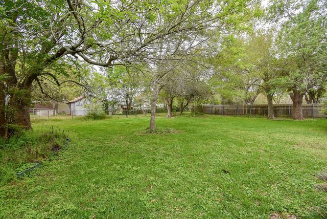 718 Partridge Lane, Eagle Lake, TX 77434