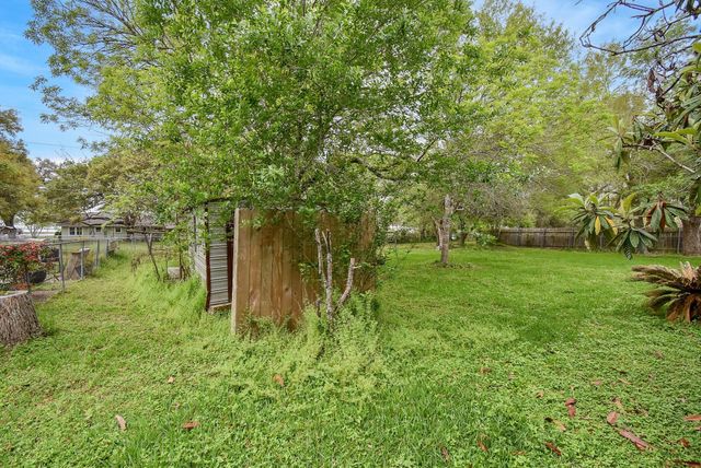 718 Partridge Lane, Eagle Lake, TX 77434
