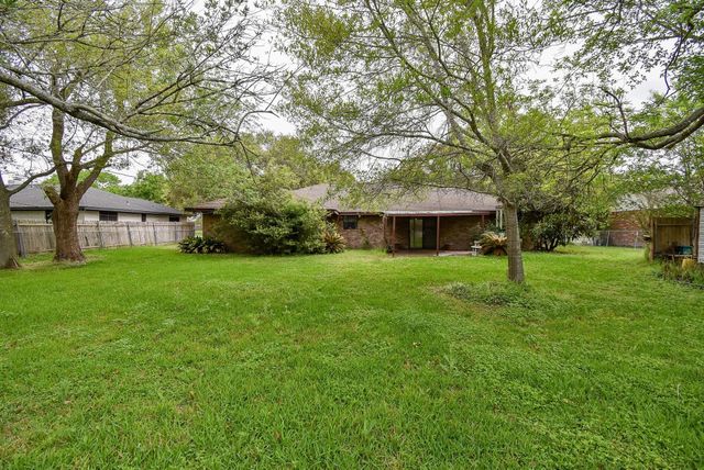 718 Partridge Lane, Eagle Lake, TX 77434