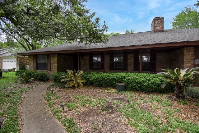 718 Partridge Lane, Eagle Lake, TX 77434