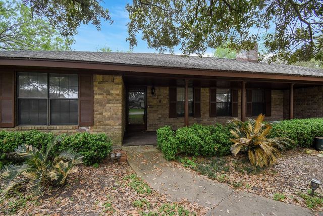 718 Partridge Lane, Eagle Lake, TX 77434