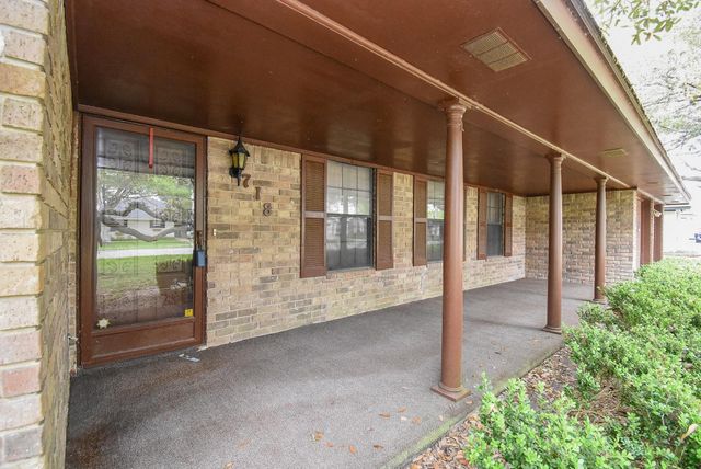 718 Partridge Lane, Eagle Lake, TX 77434