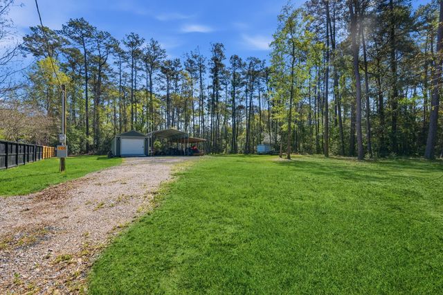 1105 S College Avenue, Cleveland, TX 77327