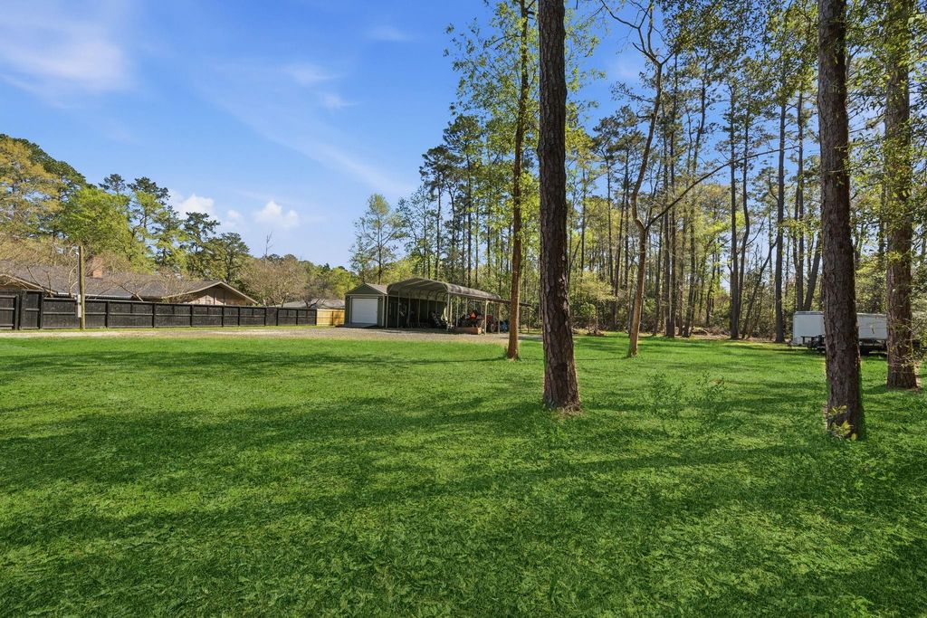 1105 S College Avenue, Cleveland, TX 77327