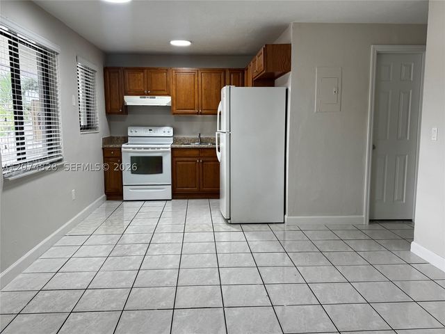 1345 W 28th St 12, Hialeah, FL 33010