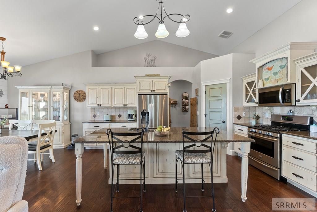 Image 12 of property listing at 3221 E Ringneck Drive, Idaho Falls, ID 83401