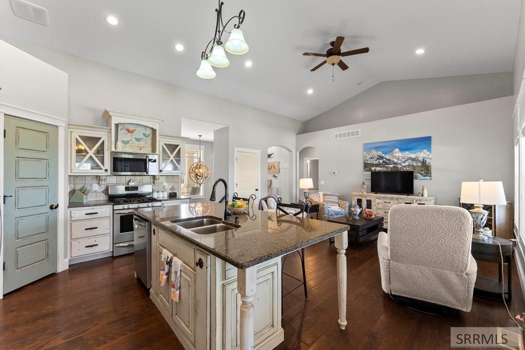 Image 17 of property listing at 3221 E Ringneck Drive, Idaho Falls, ID 83401