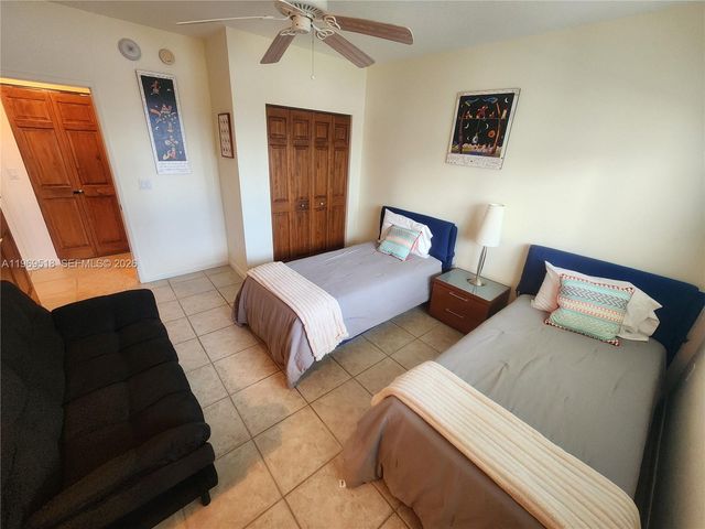 18100 N Bay Road PH7, Sunny Isles Beach, FL 33160