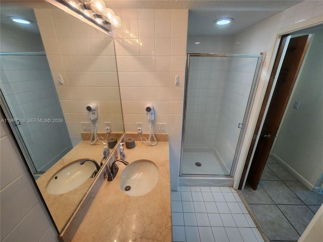 18100 N Bay Road PH7, Sunny Isles Beach, FL 33160