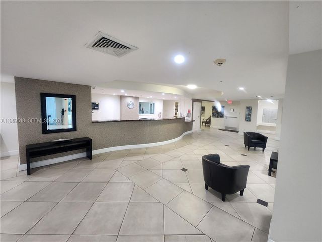 18100 N Bay Road PH7, Sunny Isles Beach, FL 33160