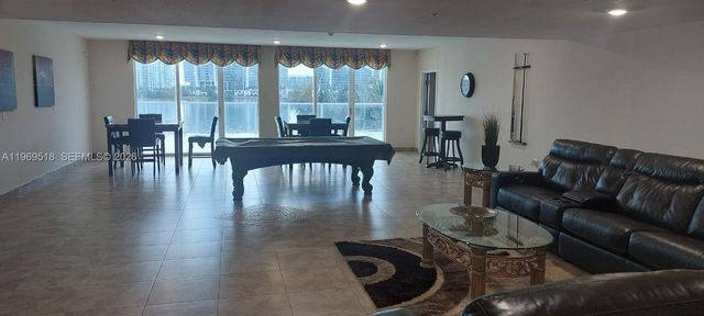 18100 N Bay Road PH7, Sunny Isles Beach, FL 33160