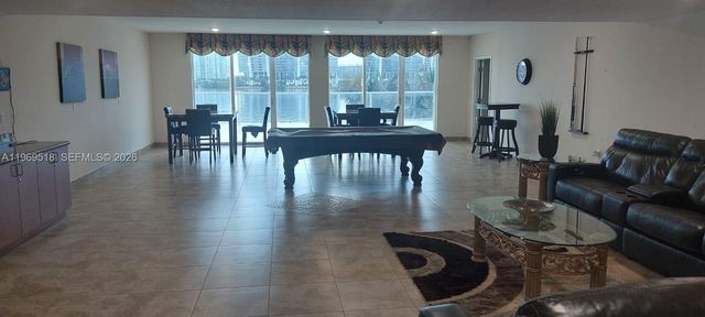 18100 N Bay Road PH7, Sunny Isles Beach, FL 33160